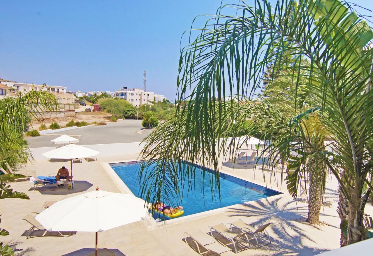 Lucile - Coralli Beachfront Apartment Paralimni Exteriér fotografie