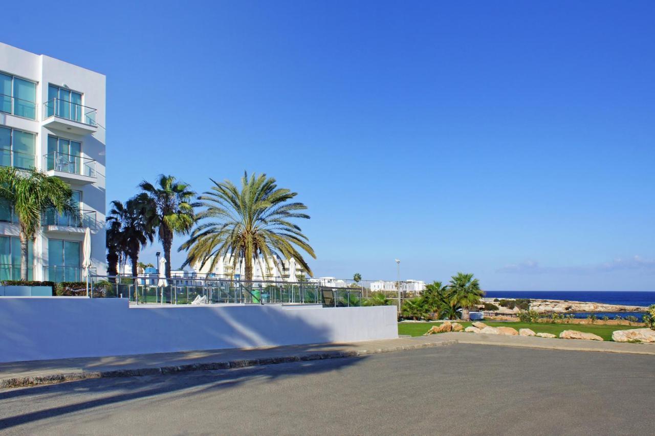 Lucile - Coralli Beachfront Apartment Paralimni Exteriér fotografie