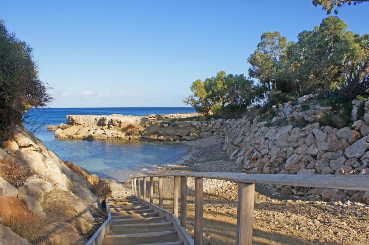 Lucile - Coralli Beachfront Apartment Paralimni Exteriér fotografie