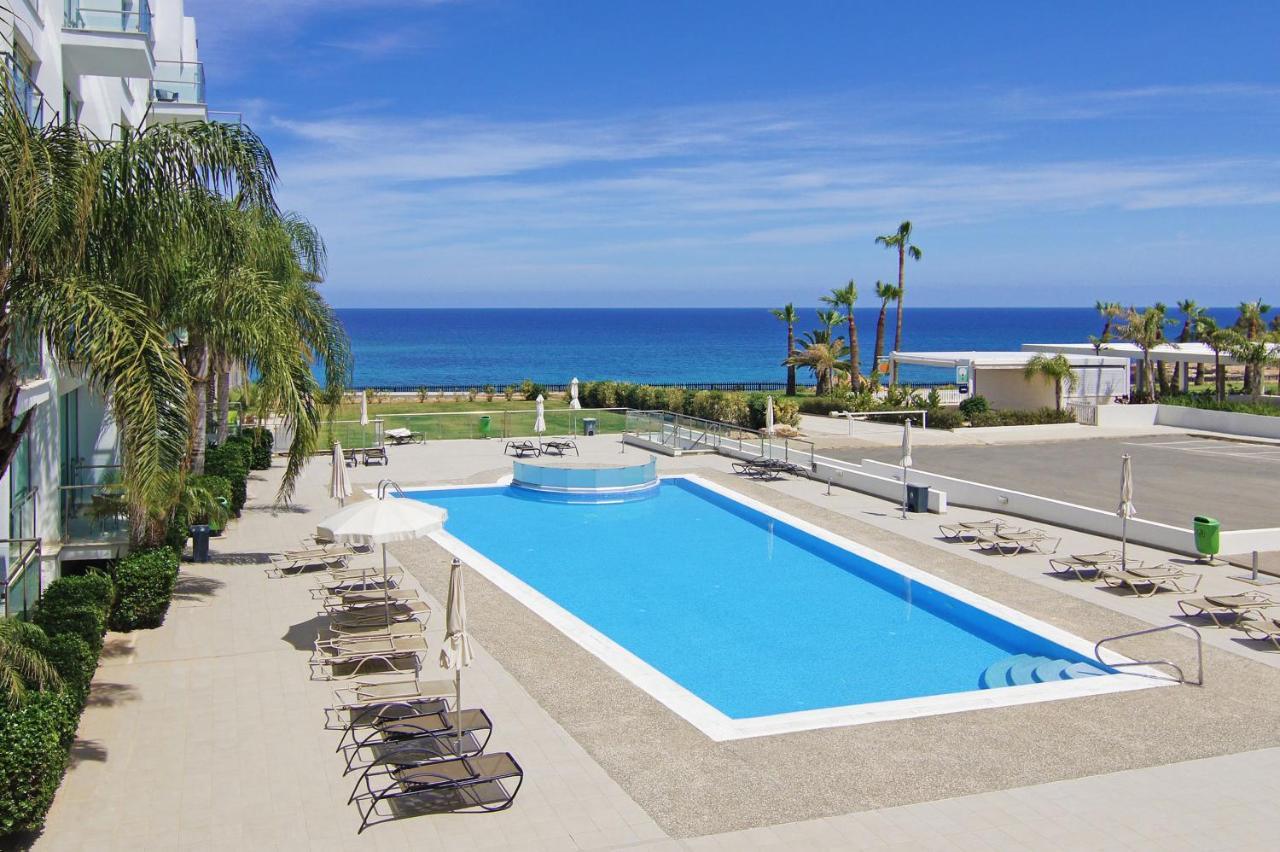 Lucile - Coralli Beachfront Apartment Paralimni Exteriér fotografie