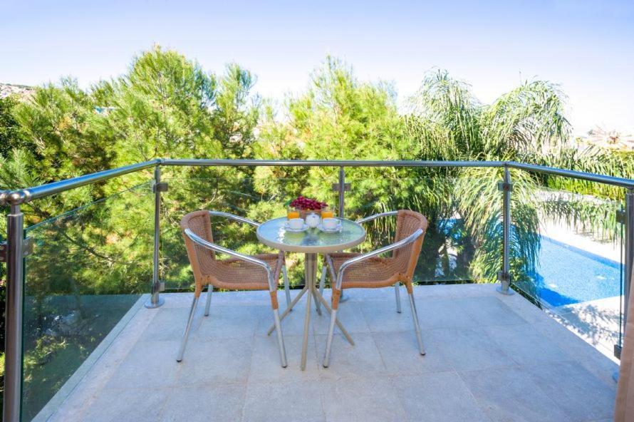 Lucile - Coralli Beachfront Apartment Paralimni Exteriér fotografie