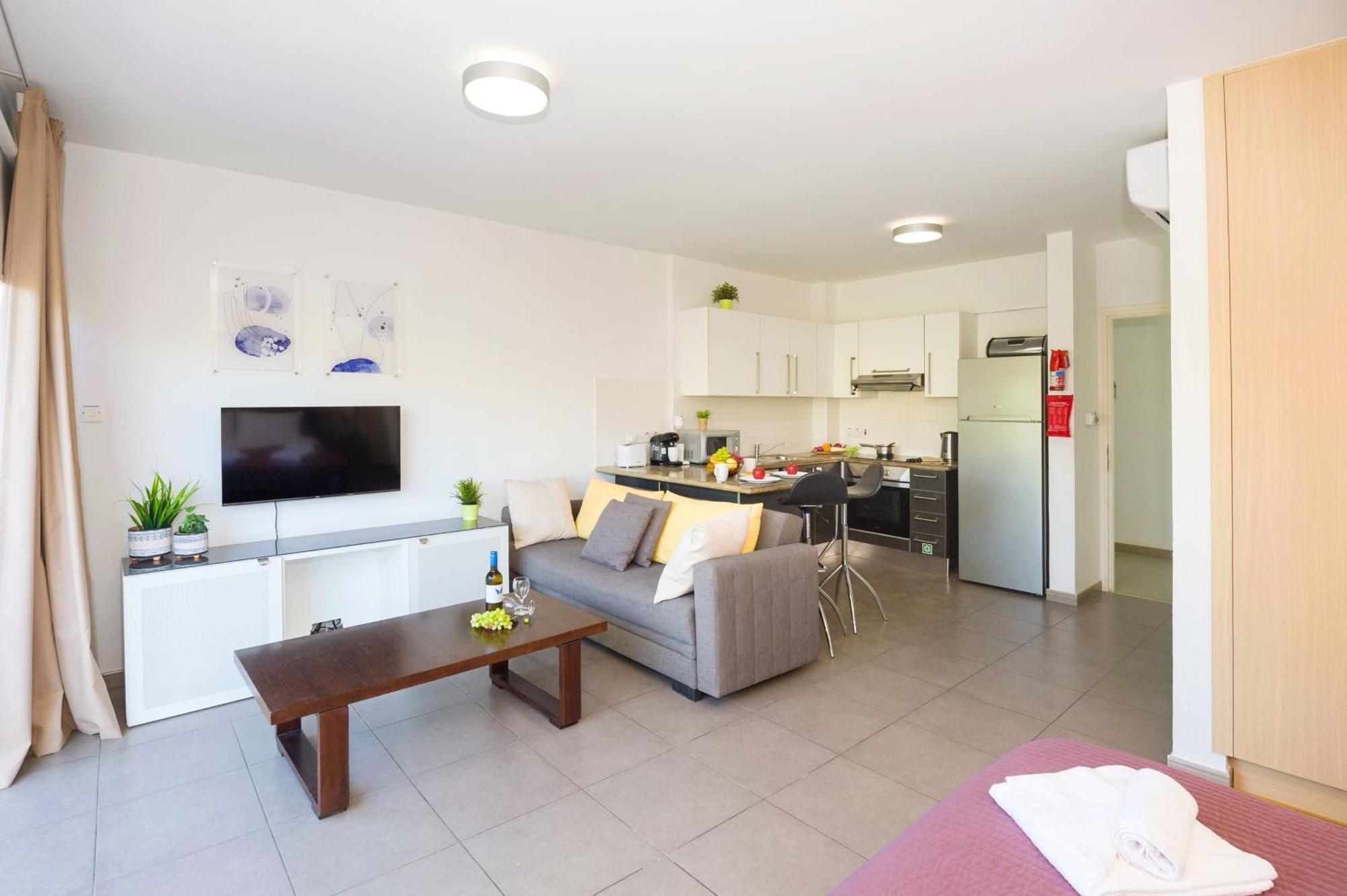 Lucile - Coralli Beachfront Apartment Paralimni Exteriér fotografie