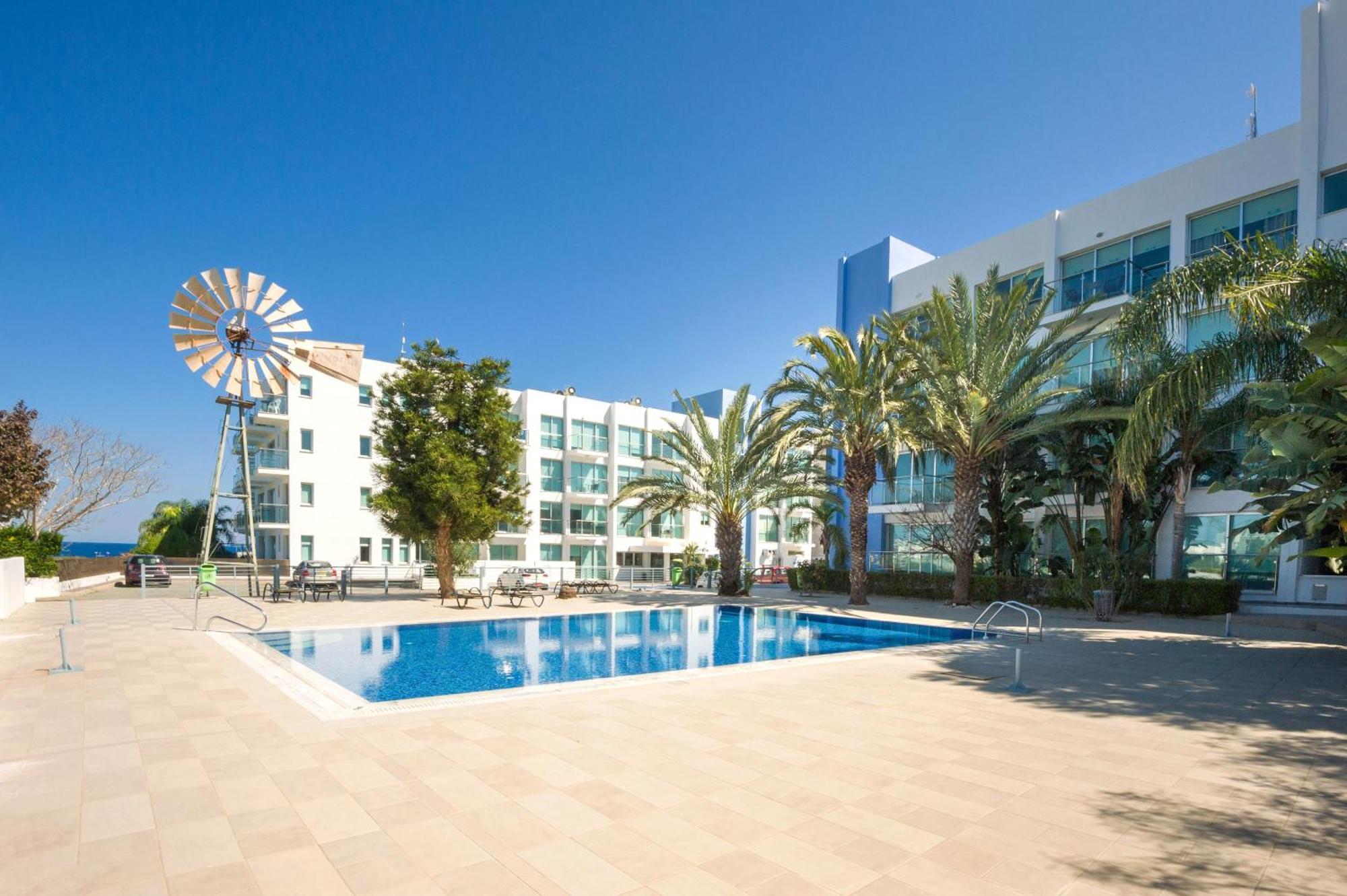 Lucile - Coralli Beachfront Apartment Paralimni Exteriér fotografie