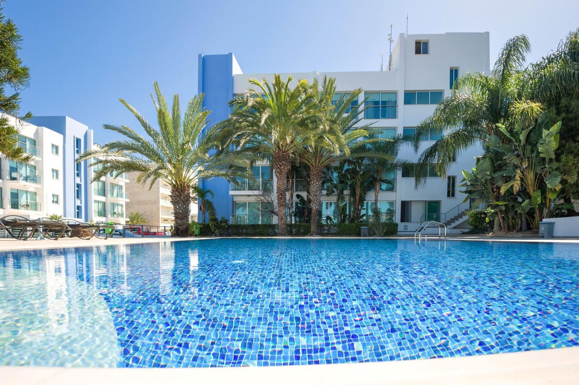 Lucile - Coralli Beachfront Apartment Paralimni Exteriér fotografie