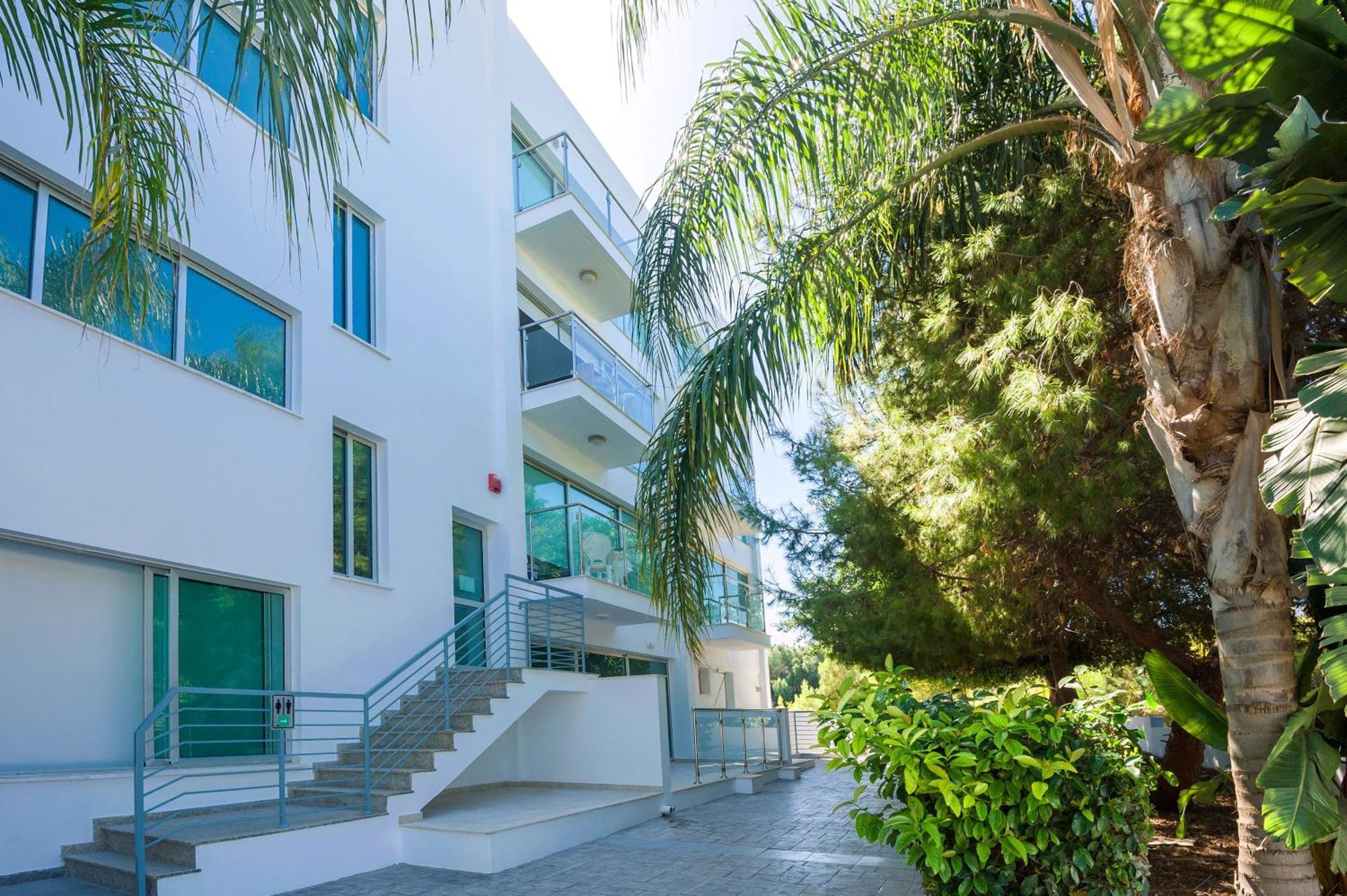 Lucile - Coralli Beachfront Apartment Paralimni Exteriér fotografie