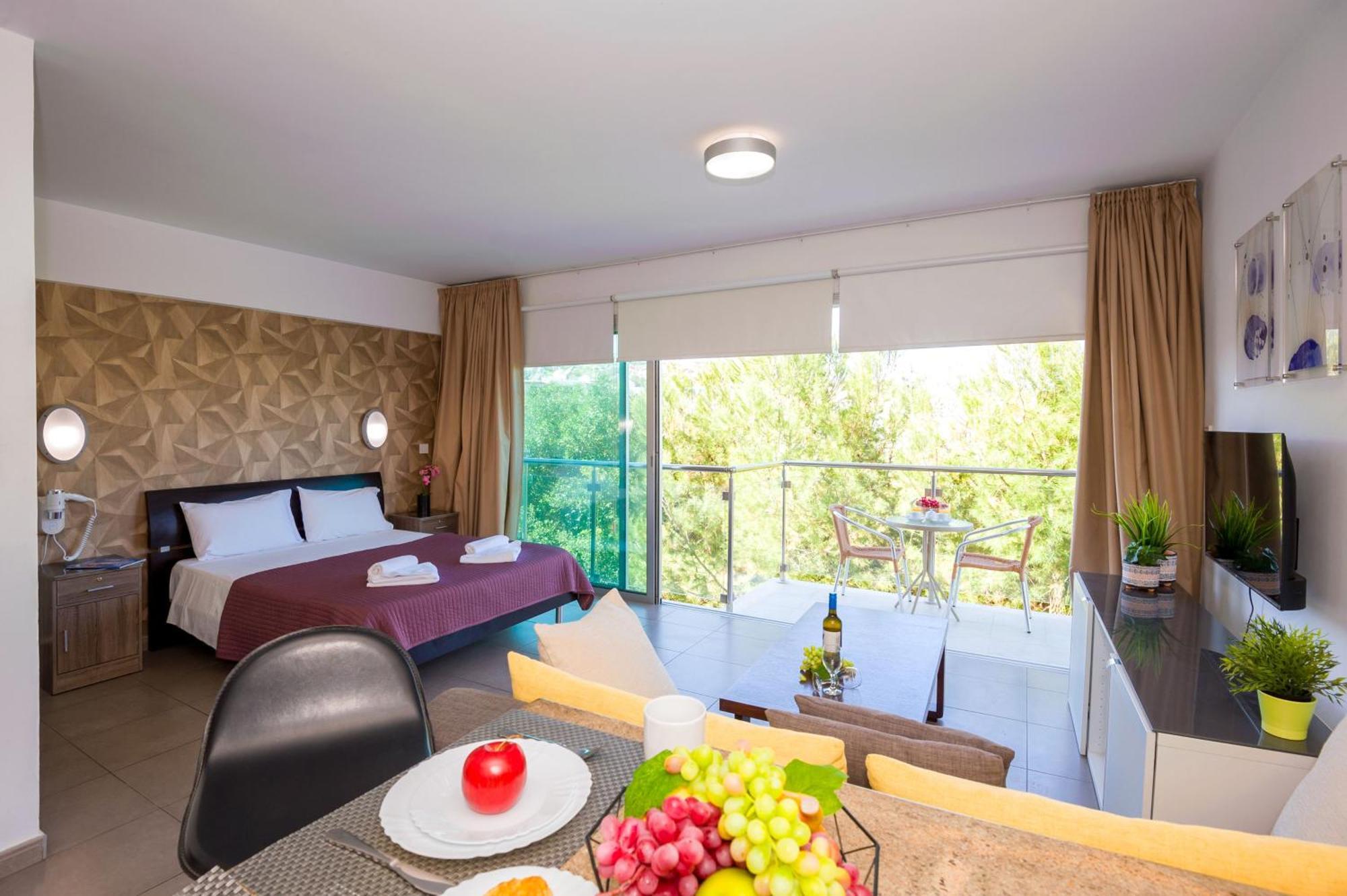 Lucile - Coralli Beachfront Apartment Paralimni Exteriér fotografie