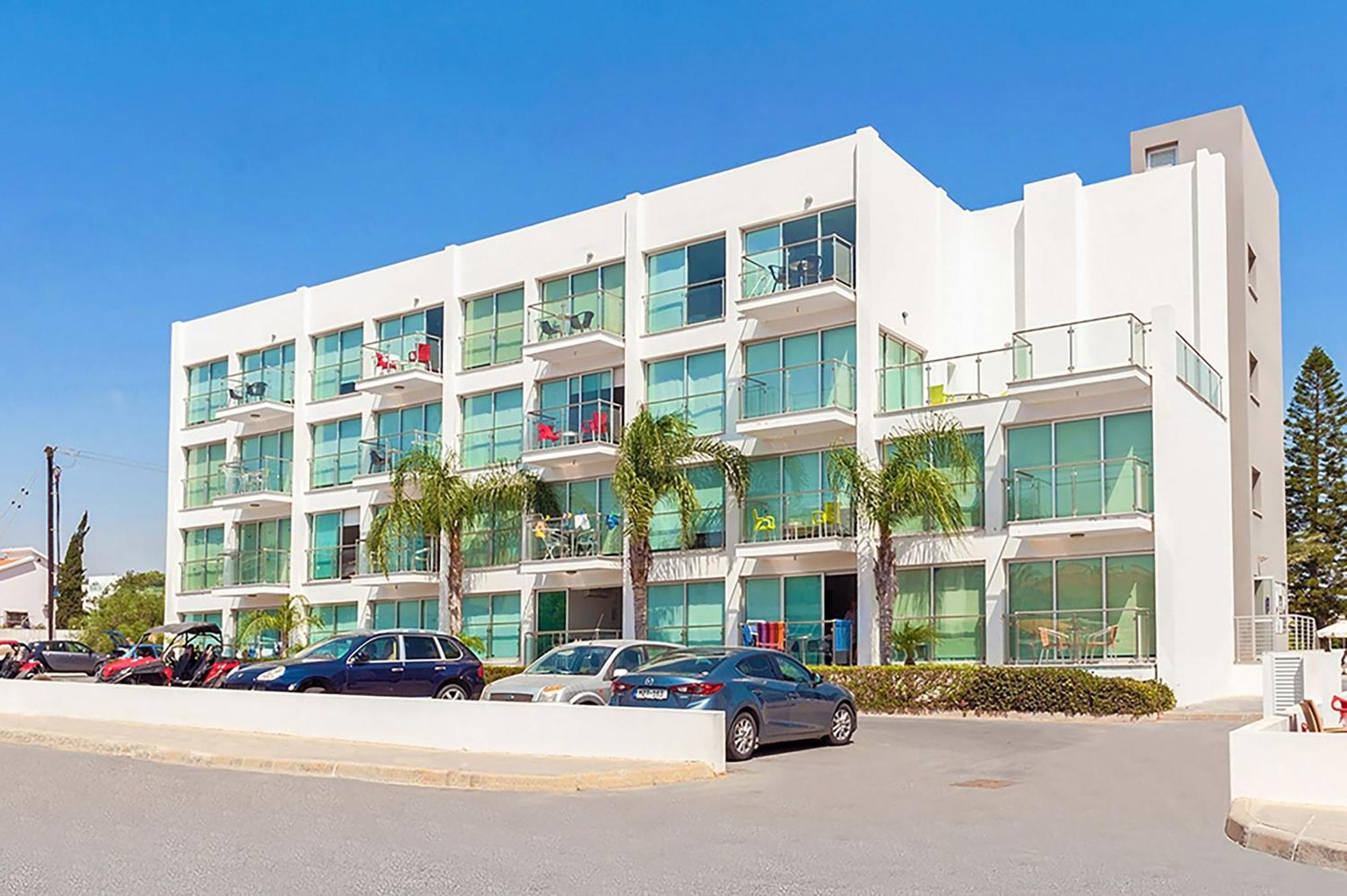 Lucile - Coralli Beachfront Apartment Paralimni Exteriér fotografie