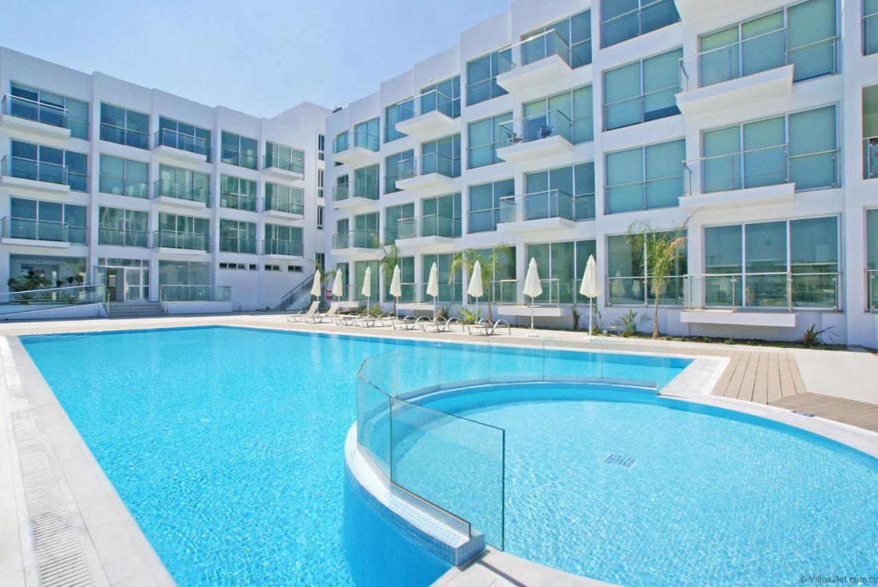 Lucile - Coralli Beachfront Apartment Paralimni Exteriér fotografie